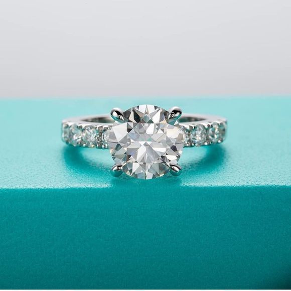 4.3 ct tw dazzling round brilliant cut moissanite diamond engagement ring - Picture 3 of 10